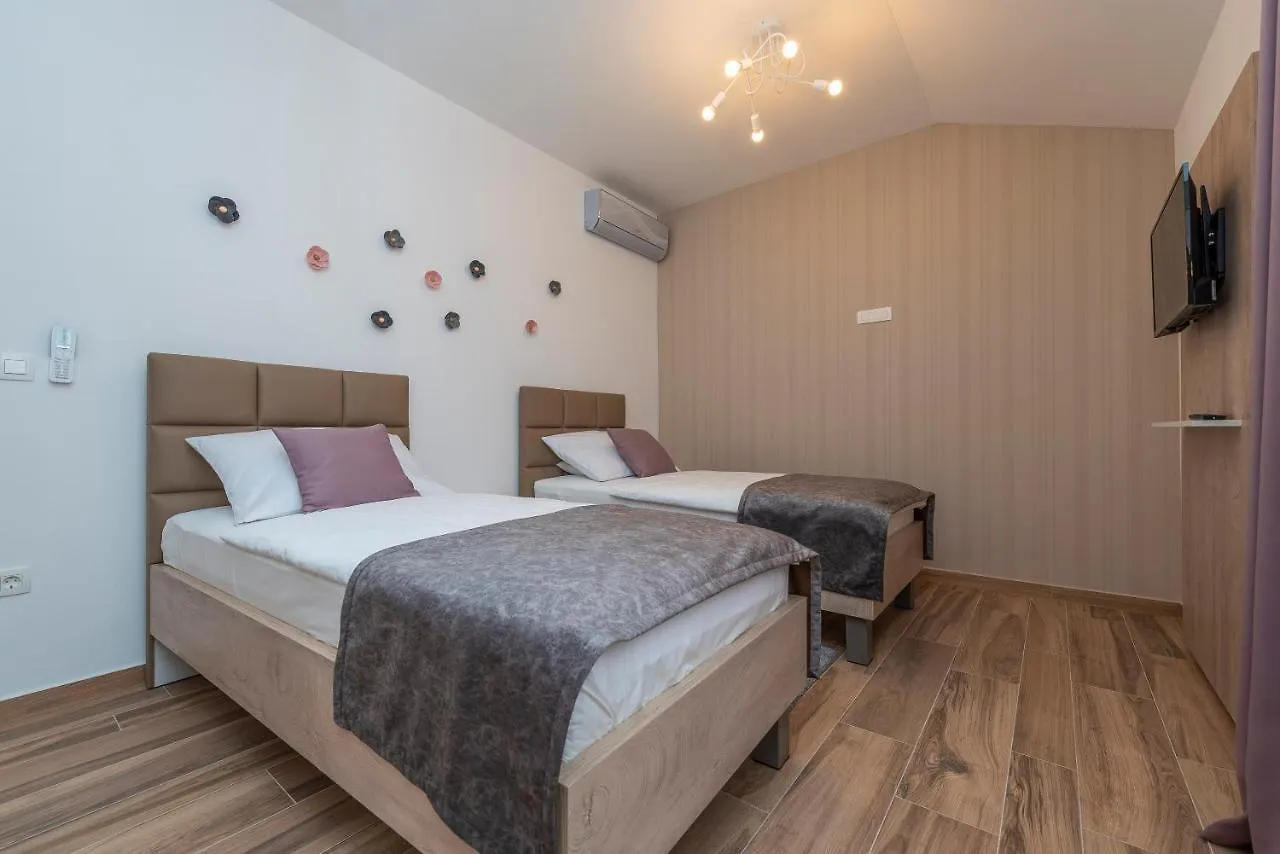 Luxury Apartments - La Vir 1 & 2