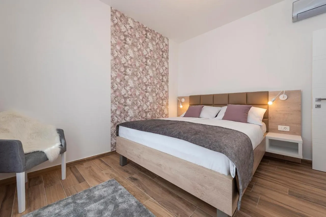Luxury Apartments - La Vir 1 & 2