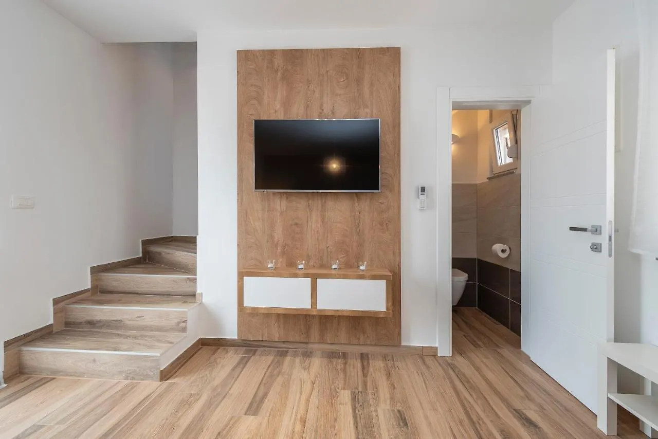 Luxury Apartments - La Vir 1 & 2 0*,