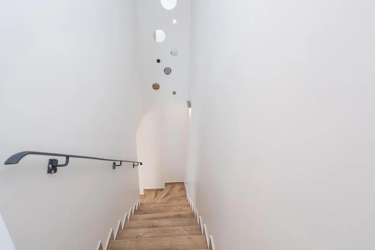 Luxury Apartments - La Vir 1 & 2 0*,